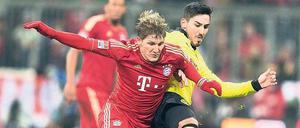 Entscheidung im Mittelfeld. Ilkay Gündogan (rechts) galt vielen vor einigen Wochen schon als der bessere Bastian Schweinsteiger. Doch der Münchner hat seine alte Form wiedergefunden und großen Anteil an der bisher herausragenden Saison der Münchner.