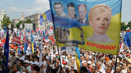 Unter dem Motto "Rise up, Urkaine!" gingen am Samstag über 15.000 Menschen in Kiew auf die Straße.