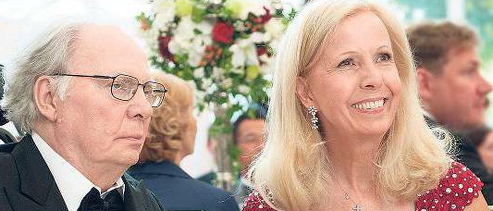Der Ausnahmeunternehmer. Zur Feier des 50. Firmenjubiläums erschien Peter Dussmann an der Seite seiner Frau Catherine von Fürstenberg-Dussmann bei der Gala am Zeuthener See. 