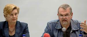 Die Verhandlungsführer Frank Bäsler, verdi, und Claudia Pfeiffer, Geschäftsführerin des Kommunaler Arbeitgeberverbandes (KAV), informieren über die Ergebnisse der Tarifverhandlungen für die Beschäftigten der BVG. 