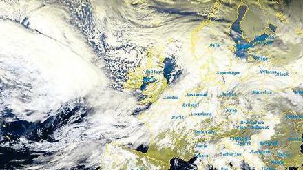 Sturm in Sicht. Das Satellitenbild zeigt den Orkan „Kyrill“ aus dem Jahr 2007. Mithilfe von aufwendigen Modellen versuchen Forscher, auch solche Extremereignisse frühzeitig zu erkennen.