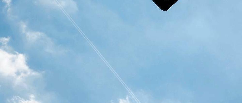 Himmelhoch! Wer das Gefühl hat, im Unternehmen geschätzt und gesehen zu werden, ist motivierter. Foto: dpa