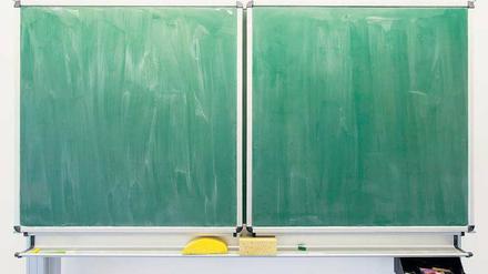 Die Lage spitzt sich zu. Dozenten verdienen rund 2150 Euro brutto im Monat. Einige stocken mit Hartz IV auf. Zum Vergleich: Angestellte Lehrer in öffentlichen Schulen in Berlin bekommen dagegen mindestens 4072 Euro und kämpfen derzeit für mehr. Foto: Andreas F./Fotolia