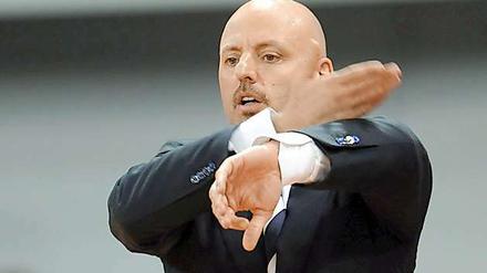 Sasa Obradovic darf Alba Berlin auch kommende Spielzeit betreuen.