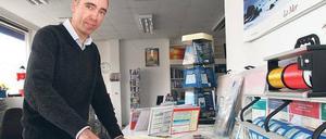 Bestens orientiert. Der Ex-Banker Harald Hagner verkauft nautische Karten in seiner Buchhandlung – und im Netz.