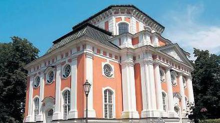 Im Schlosspark von Buch steht die 1736 gebaute Kirche - noch ohne Turm.