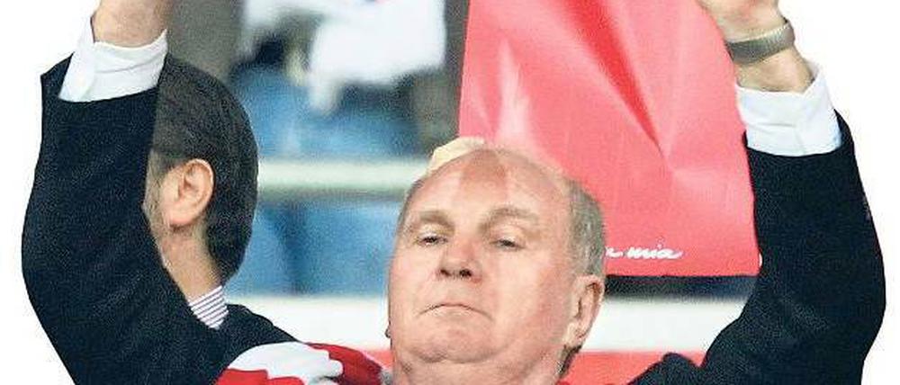 Politischer Fall. Uli Hoeneß hat mit seiner publik gewordenen Steuerhinterziehungsbeichte in den Vorwahlkampf eingegriffen. Foto: sampics