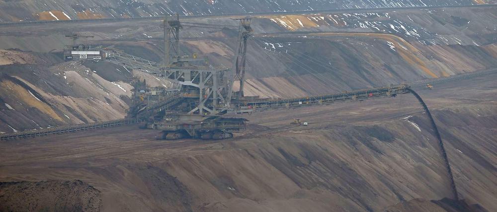 Mit dem Braunkohletagebau wie hier bei Garzweiler in NRW gräbt sich der Mensch tief in die Erde. Aber reicht das, um ein eigenes geologisches Zeitalter nach ihm zu benennen?