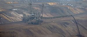 Mit dem Braunkohletagebau wie hier bei Garzweiler in NRW gräbt sich der Mensch tief in die Erde. Aber reicht das, um ein eigenes geologisches Zeitalter nach ihm zu benennen?