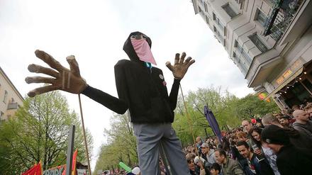 Auch die Teilnehmer versammeln sich in Kreuzberg.