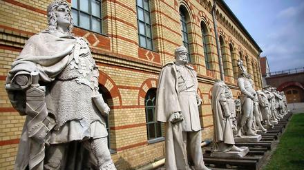 Die Zitadelle Spandau ist mehr als nur ein Veranstaltungsort. Sie beherbergt auch so manche Sehenswürdigkeiten, wie diese Skulpturen vor den Italienischen Höfen.