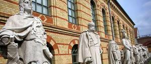 Die Zitadelle Spandau ist mehr als nur ein Veranstaltungsort. Sie beherbergt auch so manche Sehenswürdigkeiten, wie diese Skulpturen vor den Italienischen Höfen.