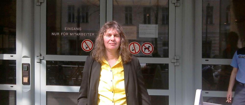 Die Klägerin, eine Mutter aus Spandau, vor dem Verwaltungsgericht.
