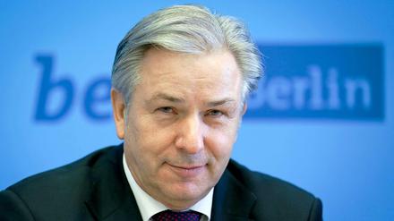 Stinkende Botschaft. Den Regierenden Bürgermeister von Berlin, Klaus Wowereit, sollte ein Paket mit Buttersäure erreichen. Die Post fing es vorher ab.