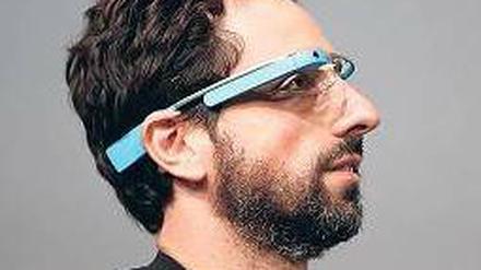 Hipster-Accessoire. Google-Gründer Sergej Brin mit Google-Brille. 