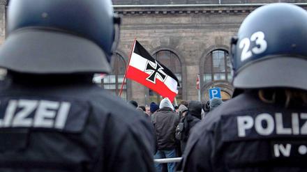Ein rechtsextremes Netzwerk, das in deutschen Gefängnissen organisiert war, soll Kontakt zum NSU gehabt haben. 