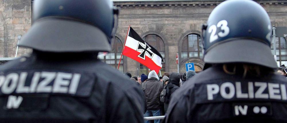 Ein rechtsextremes Netzwerk, das in deutschen Gefängnissen organisiert war, soll Kontakt zum NSU gehabt haben. 