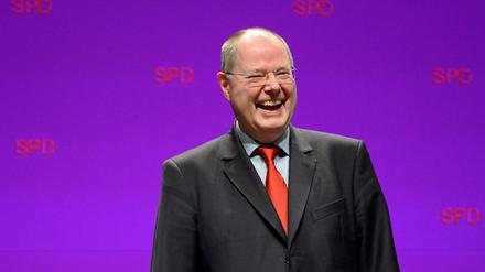Lustig drauf. Wer so ein tolles Wahlkampfmotto hat wie Peer Steinbrück, lacht immer ausgelassen.