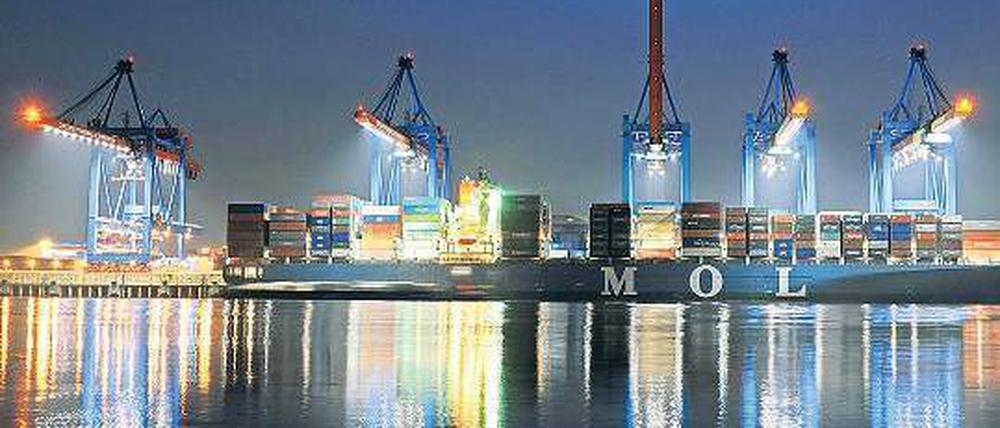 Weniger Verkehr. Der weltweite Güterumschlag, im Bild der Hamburger Hafen, steigt in diesem Jahr voraussichtlich um 3,3 Prozent und nicht, wie ursprünglich von der Welthandelsorganisation erwartet, um 4,5 Prozent. Foto: Reuters