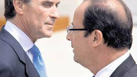 Die Zeiten ändern sich. Im Juli 2012, nach der Wahl Hollandes zum Präsidenten, war das Verhältnis zwischen ihm und Etatminister Cahuzac (links) noch gut.