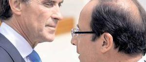 Die Zeiten ändern sich. Im Juli 2012, nach der Wahl Hollandes zum Präsidenten, war das Verhältnis zwischen ihm und Etatminister Cahuzac (links) noch gut.