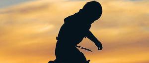 Licht und Schatten. Wenn die Mutter das gemeinsame Sorgerecht verweigert, können Väter vor Gericht gehen – und zwar auch dann, wenn das Kind unehelich ist.