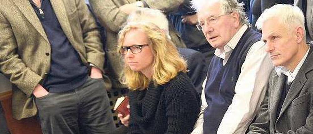 Beim Suhrkamp-Prozess. Autoren Andreas Maier (li.) u. Rainald Goetz (re.) Foto: dpa