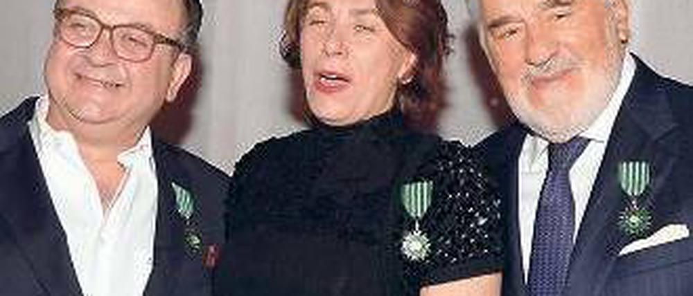 Ausgezeichnet. Albert Wiederspiel, Kirsten Niehuus und Mario Adorf. Weitere Fotos von Stars der Berlinale finden Sie unter: