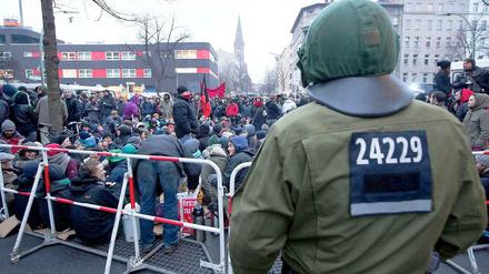 Am Donnerstag wurde die Wohnung der Familie Gülbol in Kreuzberg trotz des Protests hunderter Aktivisten zwangsgeräumt – nun ist ein parlamentarisches Nachspiel absehbar.