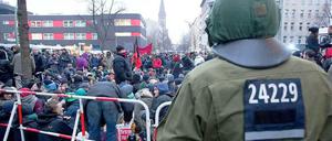 Am Donnerstag wurde die Wohnung der Familie Gülbol in Kreuzberg trotz des Protests hunderter Aktivisten zwangsgeräumt – nun ist ein parlamentarisches Nachspiel absehbar.
