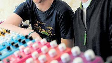 Christian Komm und Robert Thomalla bringen Abwechslung in die Kopfhörer.