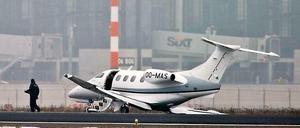 Dieses Kleinflugzeug blockierte stundenlang den Betrieb in Schönefeld.