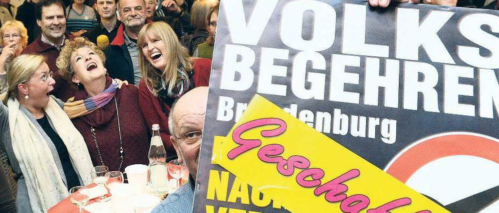 Doppelt geschafft. Die Initiatoren des Volksbegehrens können jubeln. Die rot-rote Regierungskoalition spielt plötzlich doch mit. Foto: dpa