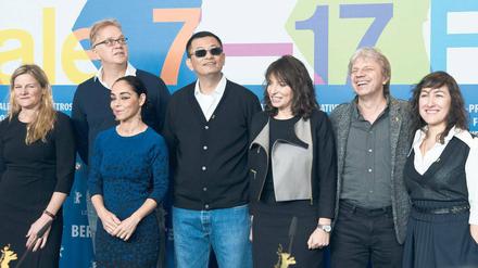 Frauen vorn. Die siebenköpfige Jury – (von links) Ellen Kuras, Tim Robbins,