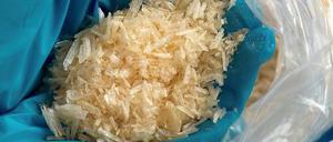 Sichergestellt. Crystal Meth sieht auf den ersten Blick nicht gefährlich aus, wirkt aber potenziell tödlich. Die Droge wird geschnupft oder geraucht.