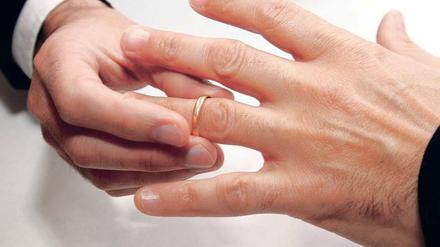 Wann kommt der Ring dran? Die Basis der Union tut sich schwer mit der Gleichstellung der Homo-Ehe. Foto: picture alliance/dpa
