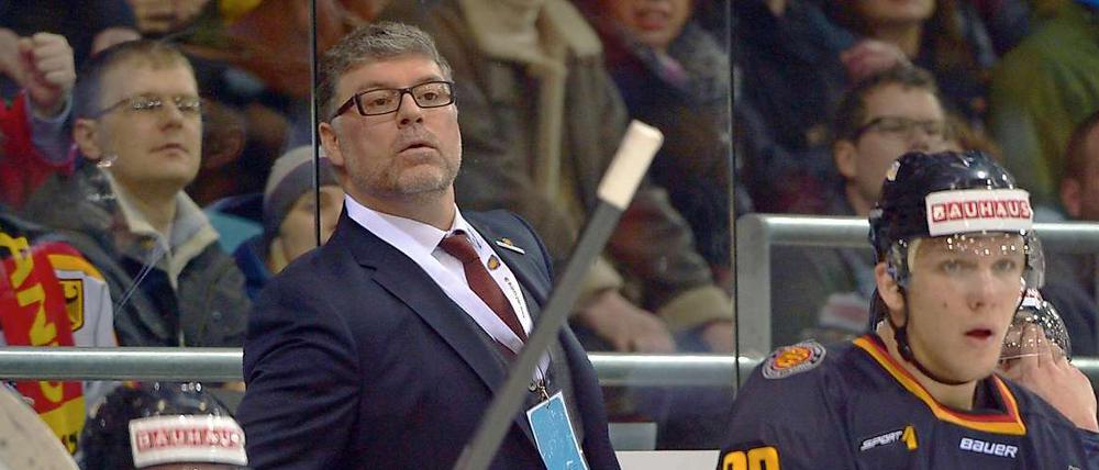 Bundestrainer Cortina und Spieler können es kaum fassen.