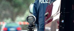 Im Blick. Die Polizeikamera erfasst die Kennzeichen vorbeifahrender Autos – und gleicht sie mit Diebstahl-Datenbanken ab. 