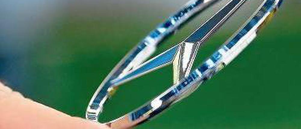 Schwerer Stand. Nachdem der Betriebsgewinn 2012 um zehn Prozent auf 8,1 Milliarden Euro einbrach, wird Daimler 2013 wohl weiter auf der Stelle treten.