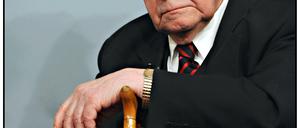Schönen Gruß aus Hamburg. Alt-Kanzler Helmut Schmidt hat Berlin scharf kritisiert. Was er von den Schloss-Plänen hält? „Fragen Sie doch mal die Menschen in Gelsenkirchen oder Magdeburg, was denen daran liegt.“