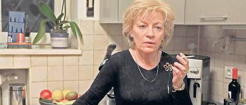 Kämpferin. Cornelia (Luminita Gheorghiu) will ihren Sohn vor Strafe schützen.