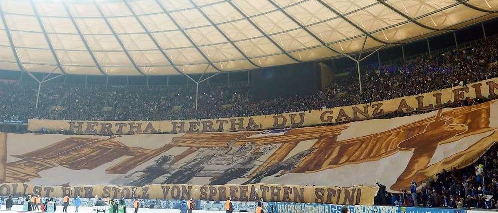 Die Zuschauer in der Ostkurve des Olympiastadions wurde in dieser Saison nicht immer verwöhnt - schon gar nicht von Herthas Gegnern.