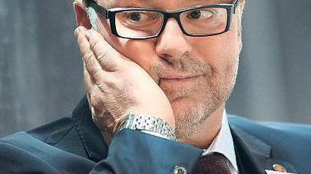 Pat Cortina, 48, ist seit Sommer 2012 Eishockey-Bundestrainer. Bis Saisonende betreut der in Montreal geborene Kanadier zudem noch den EHC München. Zum Auftakt des Qualifikationsturniers für Sotschi trifft Deutschland heute auf die Niederlande (19.15 Uhr, live bei Sport1). Foto: dpa