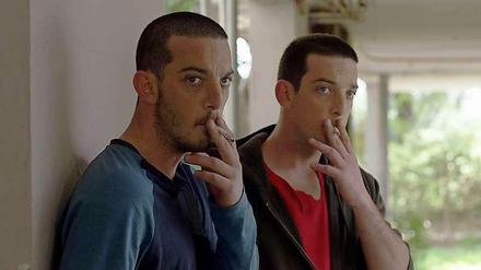 Krise des Mittelstands in Israel. Die Brüder (David und Eitan Cunio) entführen ein Mädchen aus reichem Hause, um ihren überschuldeten Eltern aus der Misere zu helfen. 