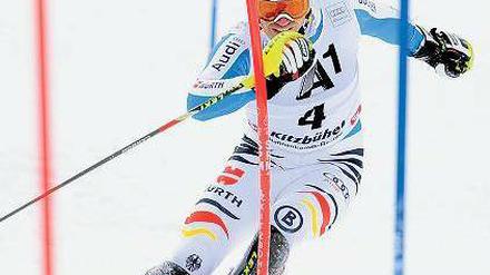 Stabile Seitenlage. Felix Neureuther hat in diesem Winter schon so viel Erfolg im Weltcup gehabt, dass nun auch eine WM-Medaille von ihm erwartet wird. Foto: dpa