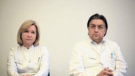 Unangenehme Fragen. Die Chefärztin für Gynäkologie am St.-Vinzenz-Krankenhaus, Wencke Ruhwald, und der Chefarzt für Gynäkologie am Heilig-Geist-Krankenhaus, Hendryk Pilch, am Donnerstag. 