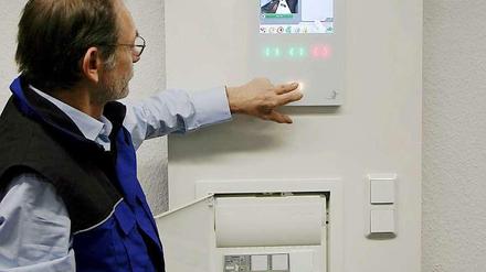 Mit wenigen Tasten lässt sich im „Smart Home“ die Technik steuern.