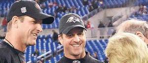 Großfamilientreffen. Jim (li.) und John Harbaugh (Mi.) mit Tochter und Eltern.