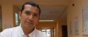 Ezequias Duran an seinem Arbeitsplatz im Berliner Krankenhaus Bethel Berlin.