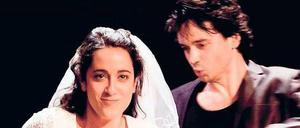 Dönerwetter. Ibo (Robert Neumann) und Titzi (Nina Reithmeier) wollen heiraten - ihre Eltern haben da noch ein paar Fragen.